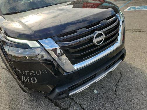 2025 Nissan Pathfinder Platinum 4WD