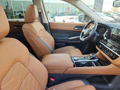 2025 Nissan Pathfinder Platinum 4WD