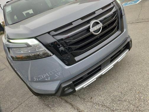 2025 Nissan Pathfinder Platinum 4WD