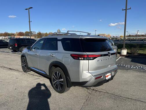 2024 Nissan Pathfinder Platinum FWD