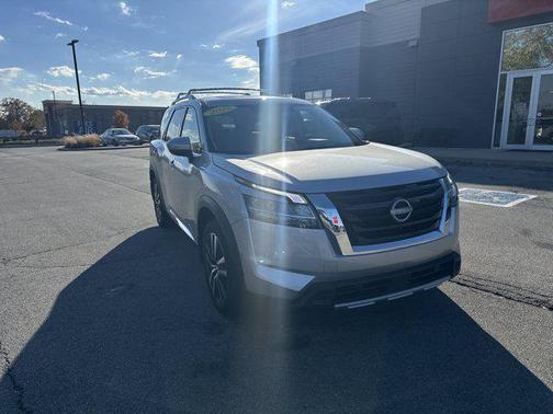 2024 Nissan Pathfinder Platinum FWD