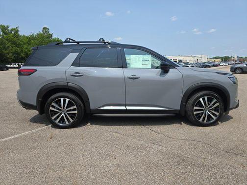 2025 Nissan Pathfinder Platinum 4WD