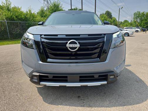 2025 Nissan Pathfinder Platinum 4WD