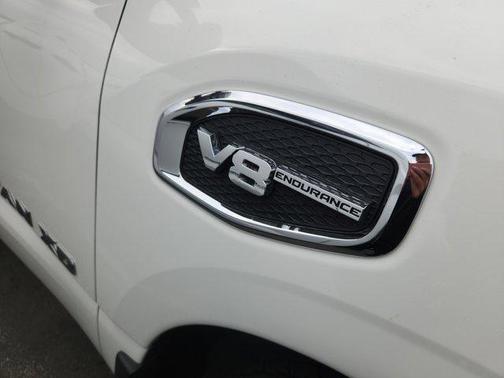 2024 Nissan Titan XD SV