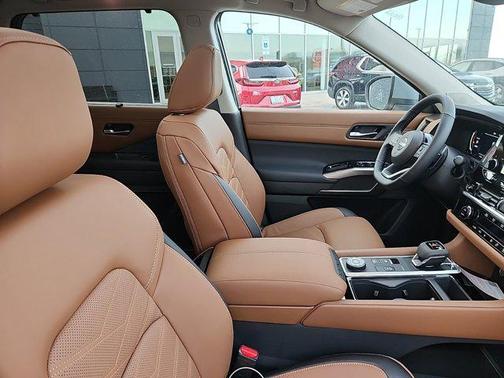 2025 Nissan Pathfinder Platinum 4WD