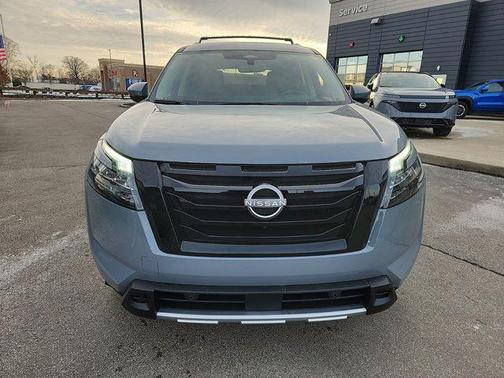 2025 Nissan Pathfinder Platinum 4WD
