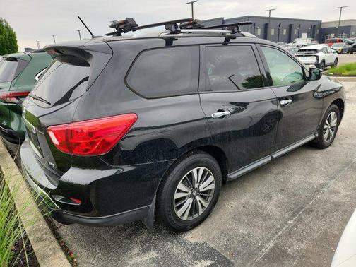 2017 Nissan Pathfinder S
