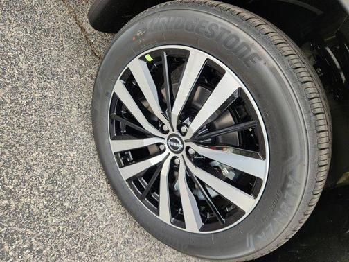 2025 Nissan Pathfinder Platinum 4WD