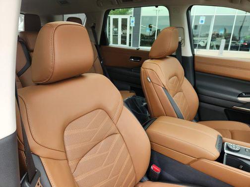 2025 Nissan Pathfinder Platinum 4WD