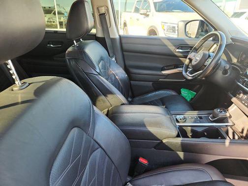 2023 Nissan Pathfinder Platinum 4WD