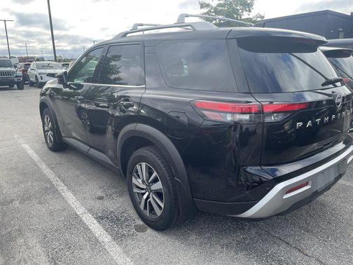 2024 Nissan Pathfinder SL FWD
