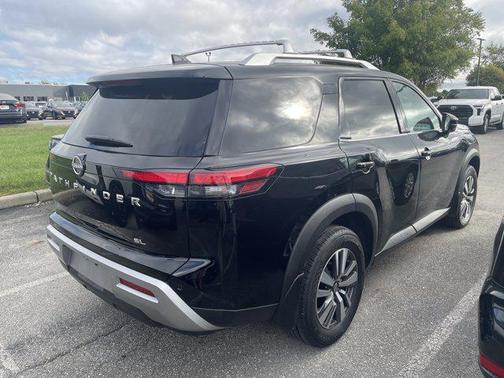2024 Nissan Pathfinder SL FWD