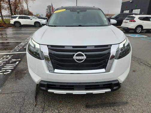 2025 Nissan Pathfinder SL 4WD