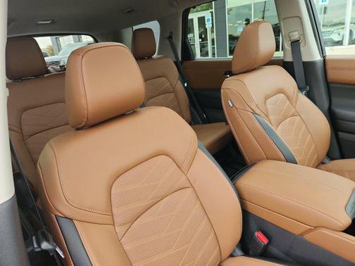 2025 Nissan Pathfinder Platinum 4WD