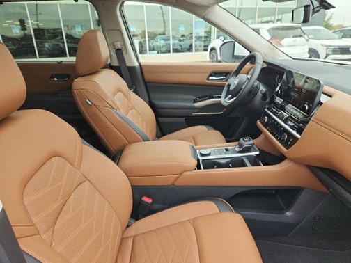 2025 Nissan Pathfinder Platinum 4WD