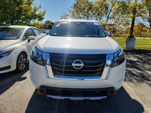 2025 Nissan Pathfinder Platinum 4WD