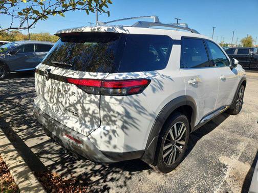 2025 Nissan Pathfinder Platinum 4WD