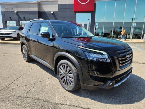 2025 Nissan Pathfinder SL 4WD