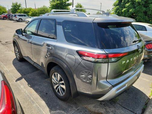 2024 Nissan Pathfinder SL FWD