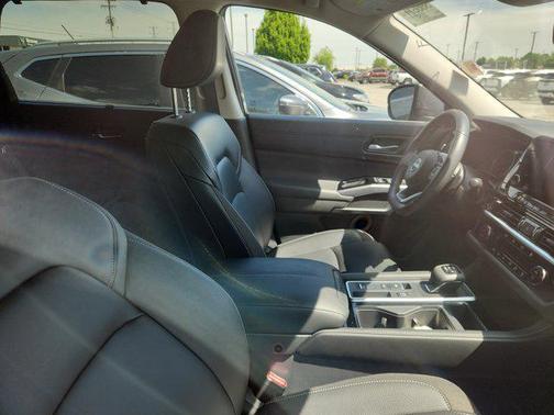 2024 Nissan Pathfinder SL FWD
