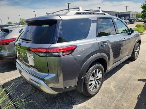 2024 Nissan Pathfinder SL FWD