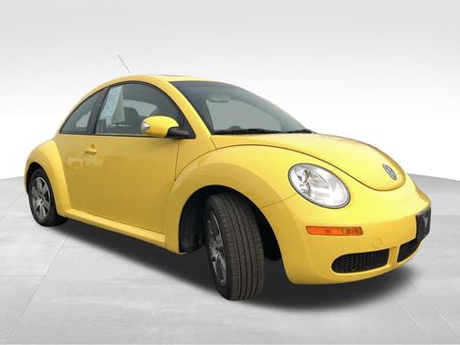 Sunflower Yellow 2006 Volkswagen New Beetle 2.5L
