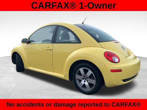 Sunflower Yellow 2006 Volkswagen New Beetle 2.5L
