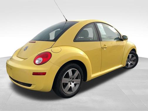 Sunflower Yellow 2006 Volkswagen New Beetle 2.5L