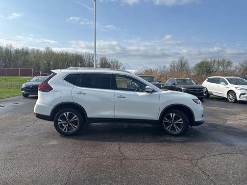 Pearl White Tricoat 2019 Nissan Rogue SV