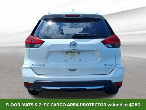 Pearl White Tricoat 2019 Nissan Rogue SV