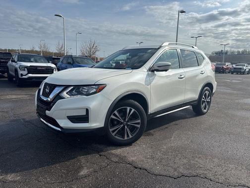 Pearl White Tricoat 2019 Nissan Rogue SV