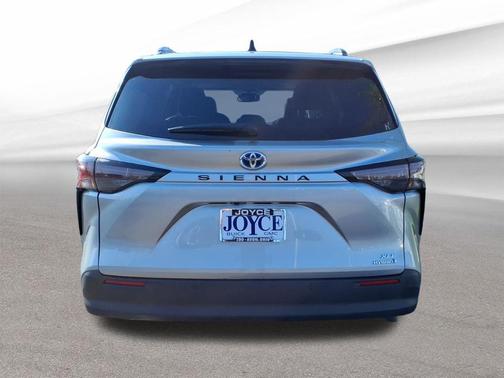 Celestial Silver Metallic 2024 Toyota Sienna XLE