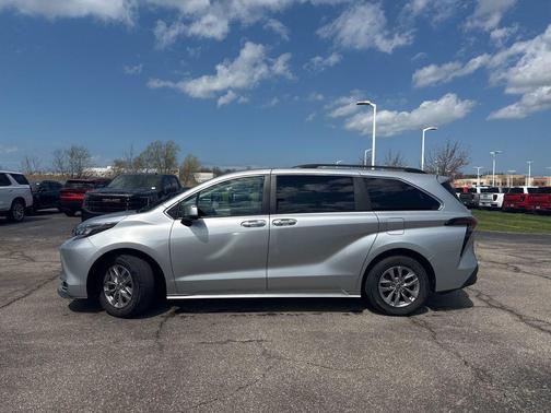 Celestial Silver Metallic 2024 Toyota Sienna XLE