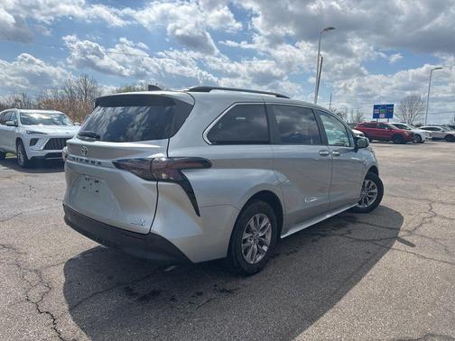 Celestial Silver Metallic 2024 Toyota Sienna XLE
