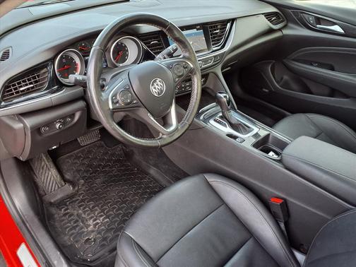 2018 Buick Regal TourX Essence