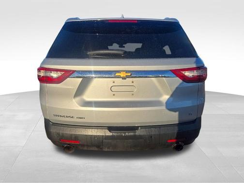 Silver Ice Metallic 2018 Chevrolet Traverse LT Cloth