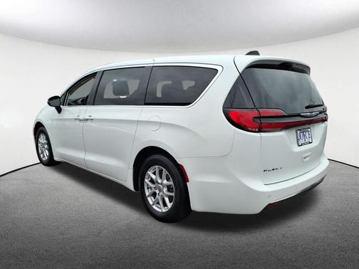 Bright White Clearcoat 2023 Chrysler Pacifica Touring L