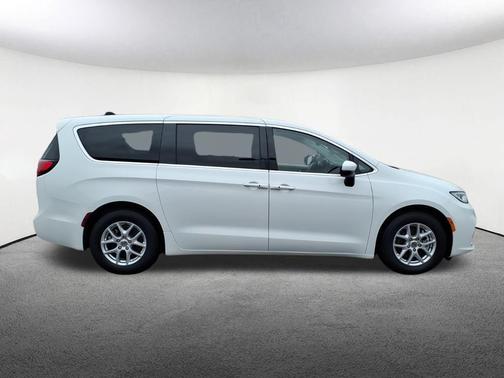 Bright White Clearcoat 2023 Chrysler Pacifica Touring L