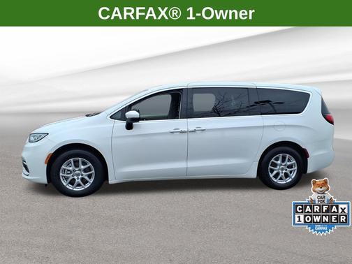 Bright White Clearcoat 2023 Chrysler Pacifica Touring L