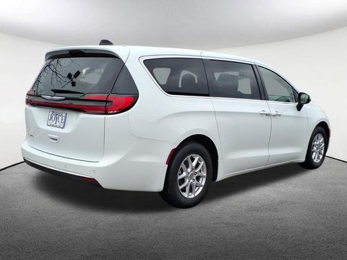 Bright White Clearcoat 2023 Chrysler Pacifica Touring L
