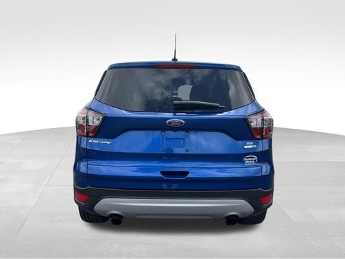 Lightning Blue Metallic 2017 Ford Escape SE