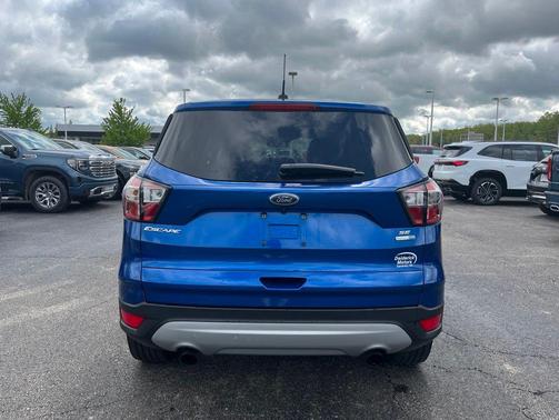 Lightning Blue Metallic 2017 Ford Escape SE