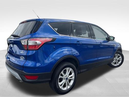 Lightning Blue Metallic 2017 Ford Escape SE