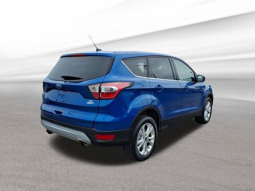 Lightning Blue Metallic 2017 Ford Escape SE