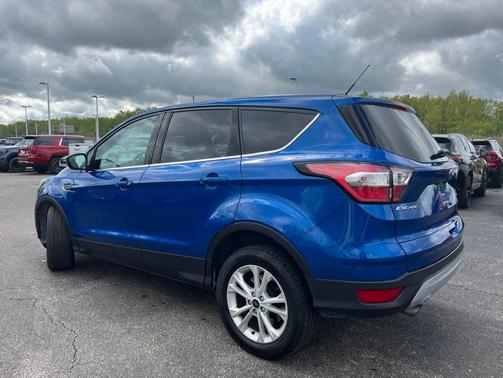Lightning Blue Metallic 2017 Ford Escape SE