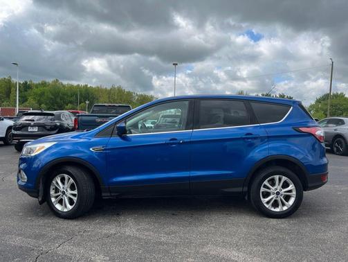 Lightning Blue Metallic 2017 Ford Escape SE