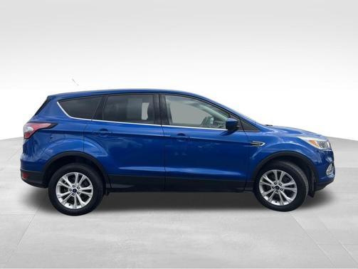 Lightning Blue Metallic 2017 Ford Escape SE
