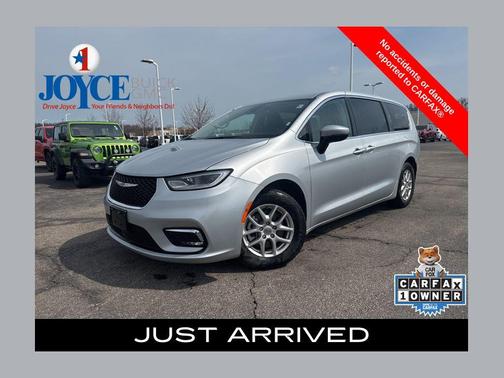 Silver Mist Clearcoat 2023 Chrysler Pacifica Touring L