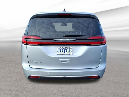 Silver Mist Clearcoat 2023 Chrysler Pacifica Touring L