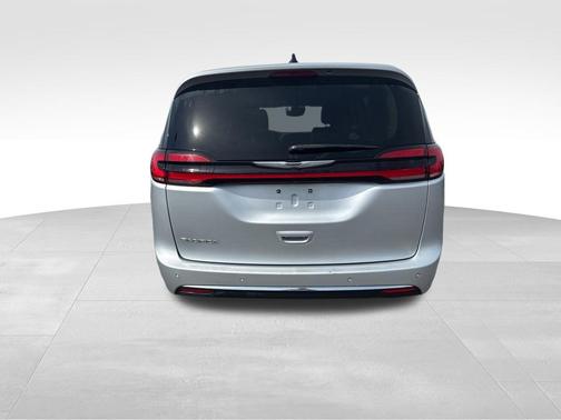 Silver Mist Clearcoat 2023 Chrysler Pacifica Touring L